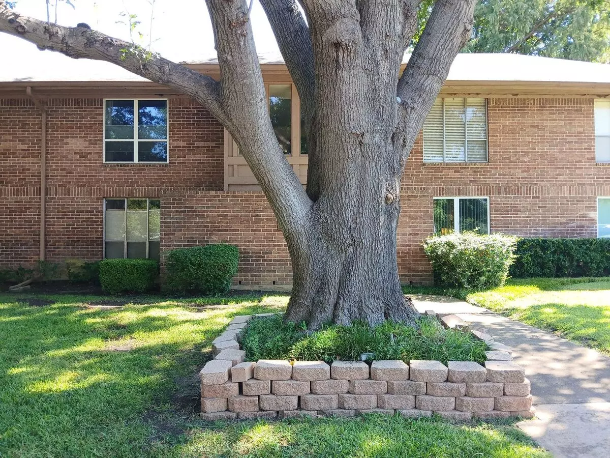 (move In Special) 50% Off 1st Months Rent) 2 Bedroom, 1 Bath Condo Near 75 And Walnut Hill Road In Dallas photo 4