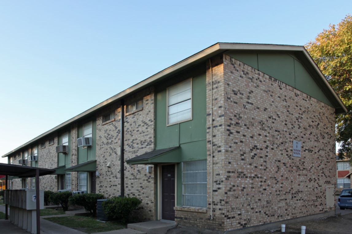 REGIS SQUARE APARTMENTS photo 5