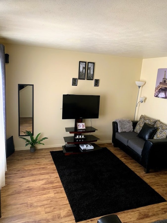 REGIS SQUARE APARTMENTS photo 3