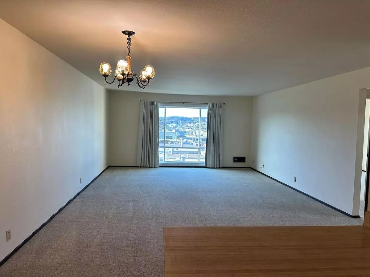 273 S. Parkview Avenue photo 3