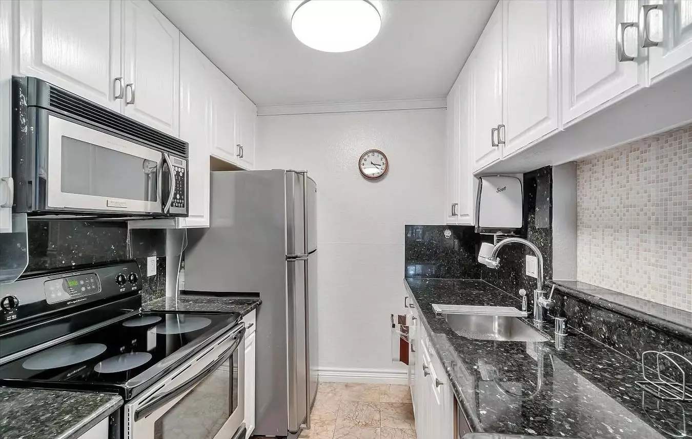 391 Mandarin Dr Apt 113 photo 4