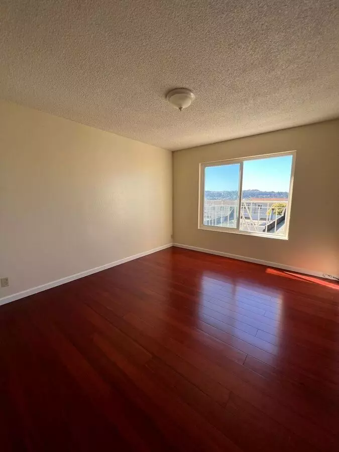 8 THIRD AVENUE photo 3