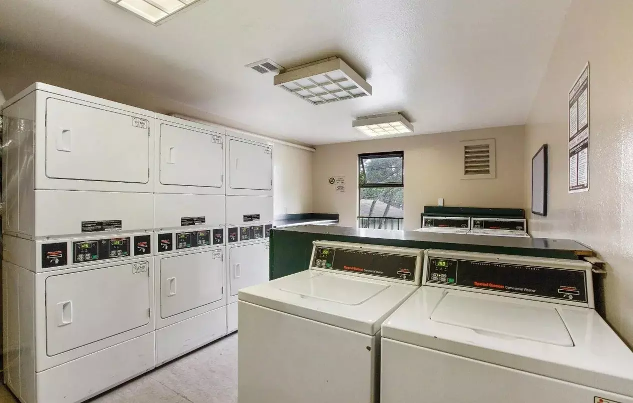 Beautifully Updated 1-bedroom, 1-bath Home In Elevator Building, Offer photo 4