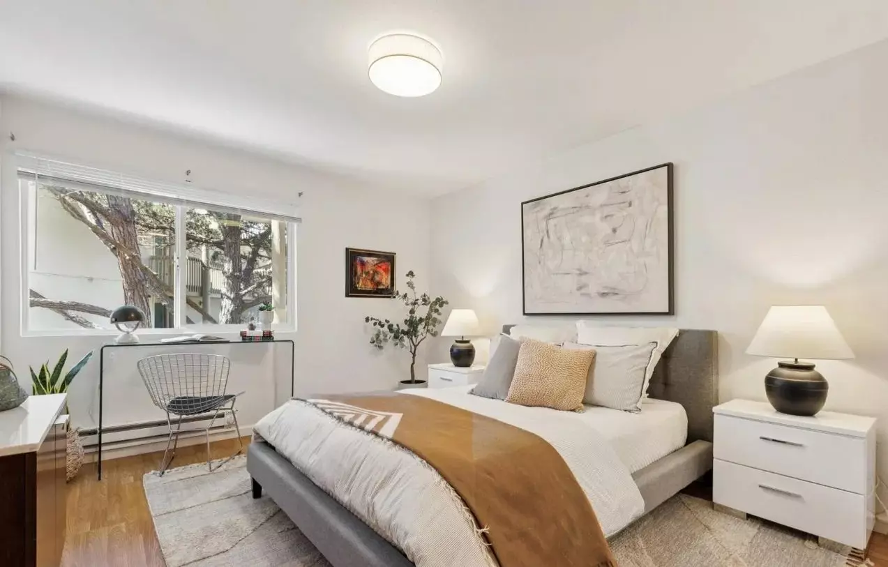 Beautifully Updated 1-bedroom, 1-bath Home In Elevator Building, Offer photo 5