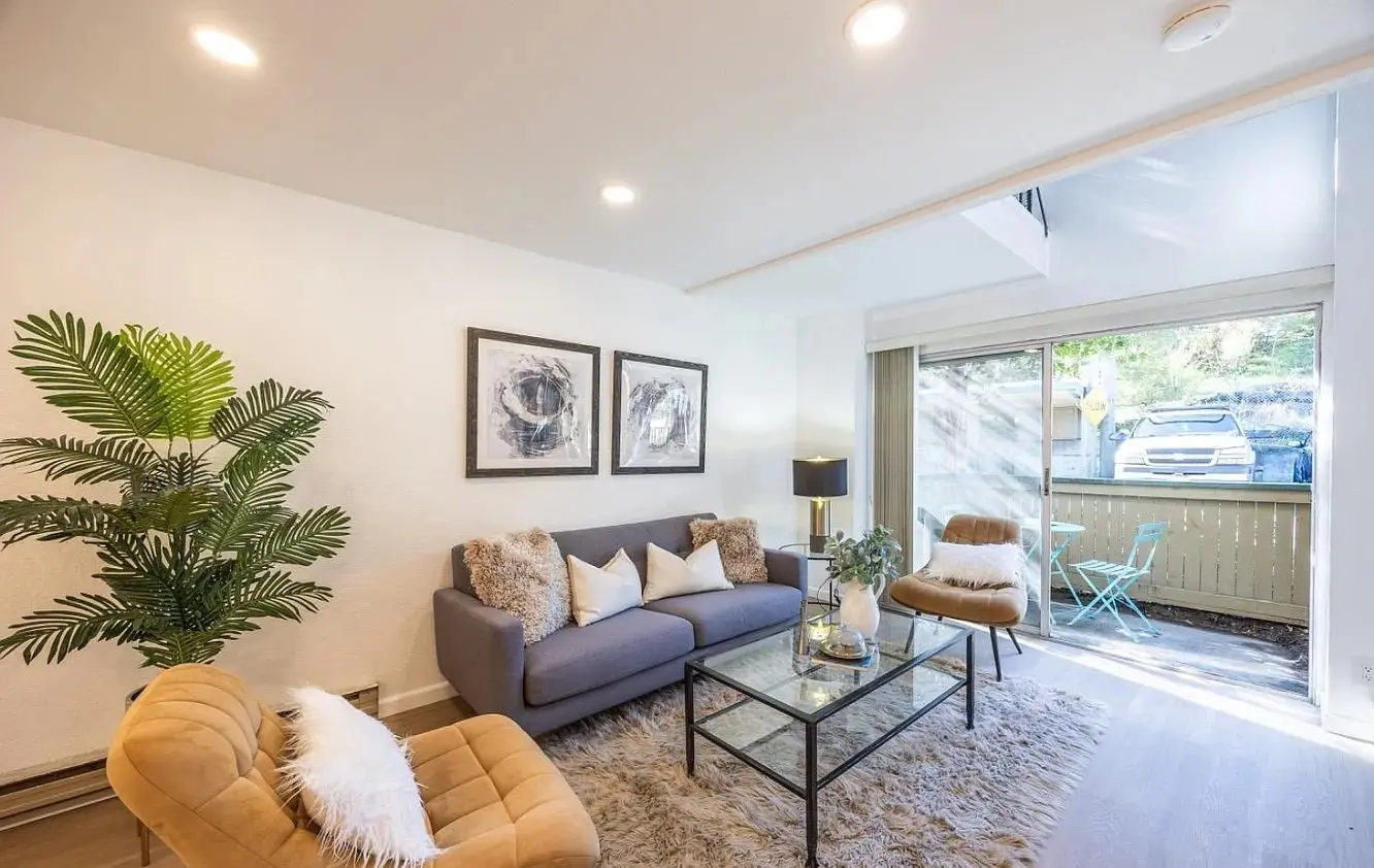 Townhouses on Half Moon Lane · Daly City photo 3