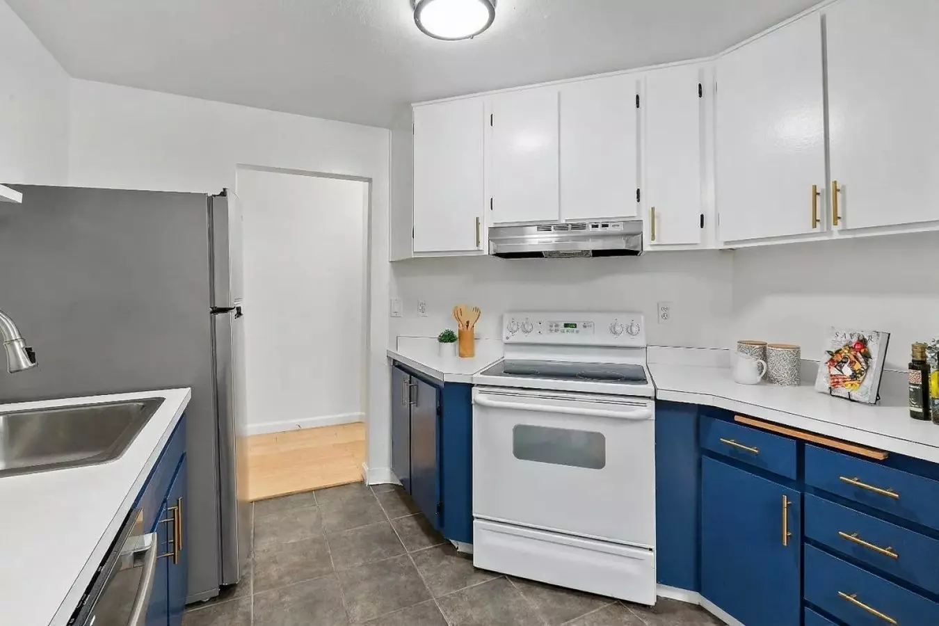 1551 Southgate Ave photo 3