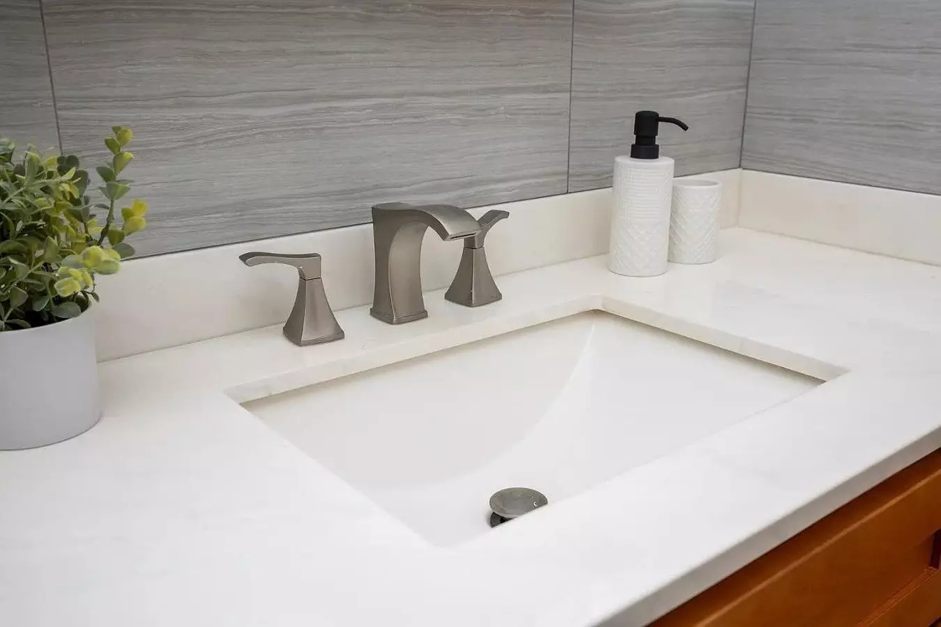 This Charming 1-bedroom, 1-bathroom Condo photo 4