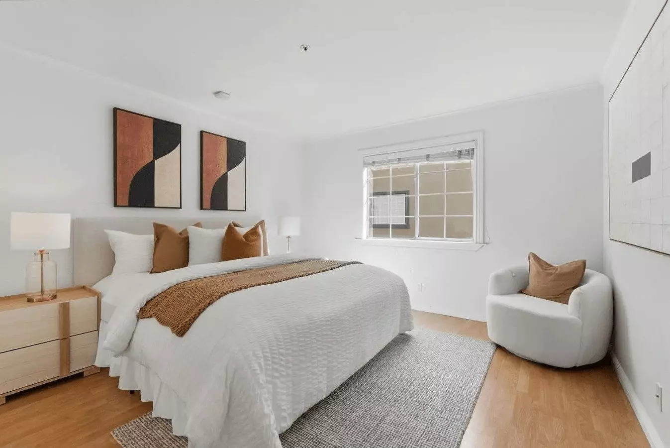 This Home Offers Easy Commuting While Keeping You Close To Shopping, photo 3