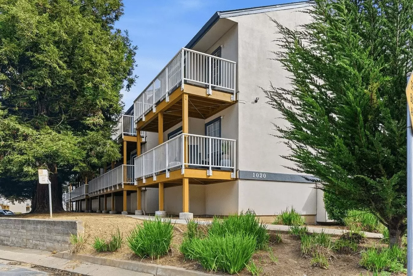 This Home Offers Easy Commuting While Keeping You Close To Shopping, photo 5