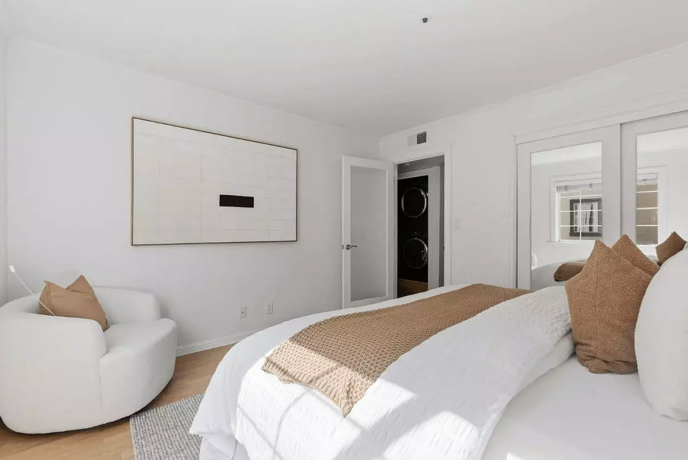 This Home Offers Easy Commuting While Keeping You Close To Shopping, photo 4