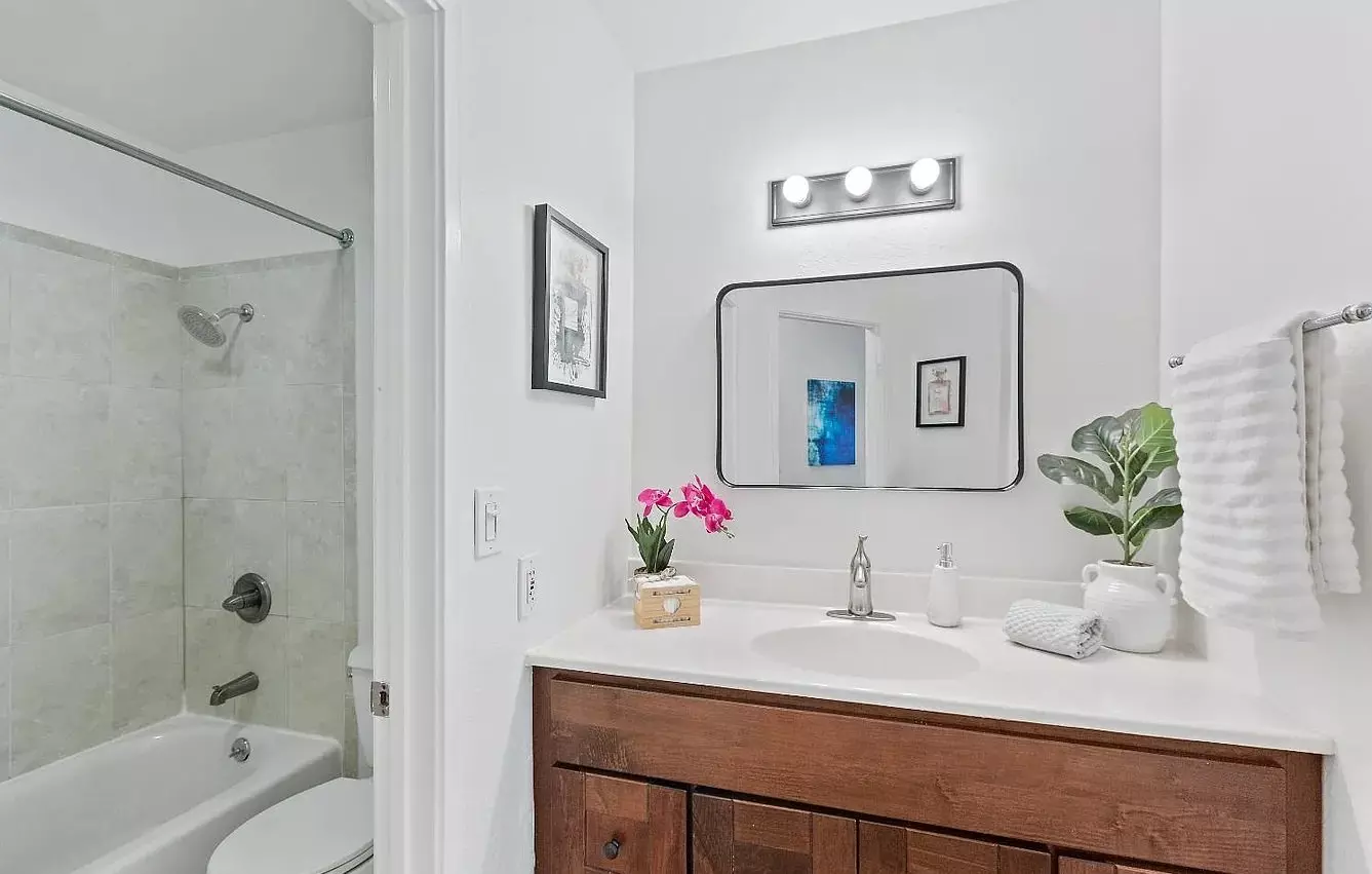 Welcome To This Bright And Well-maintained One Bed/one Bath Condo photo 5