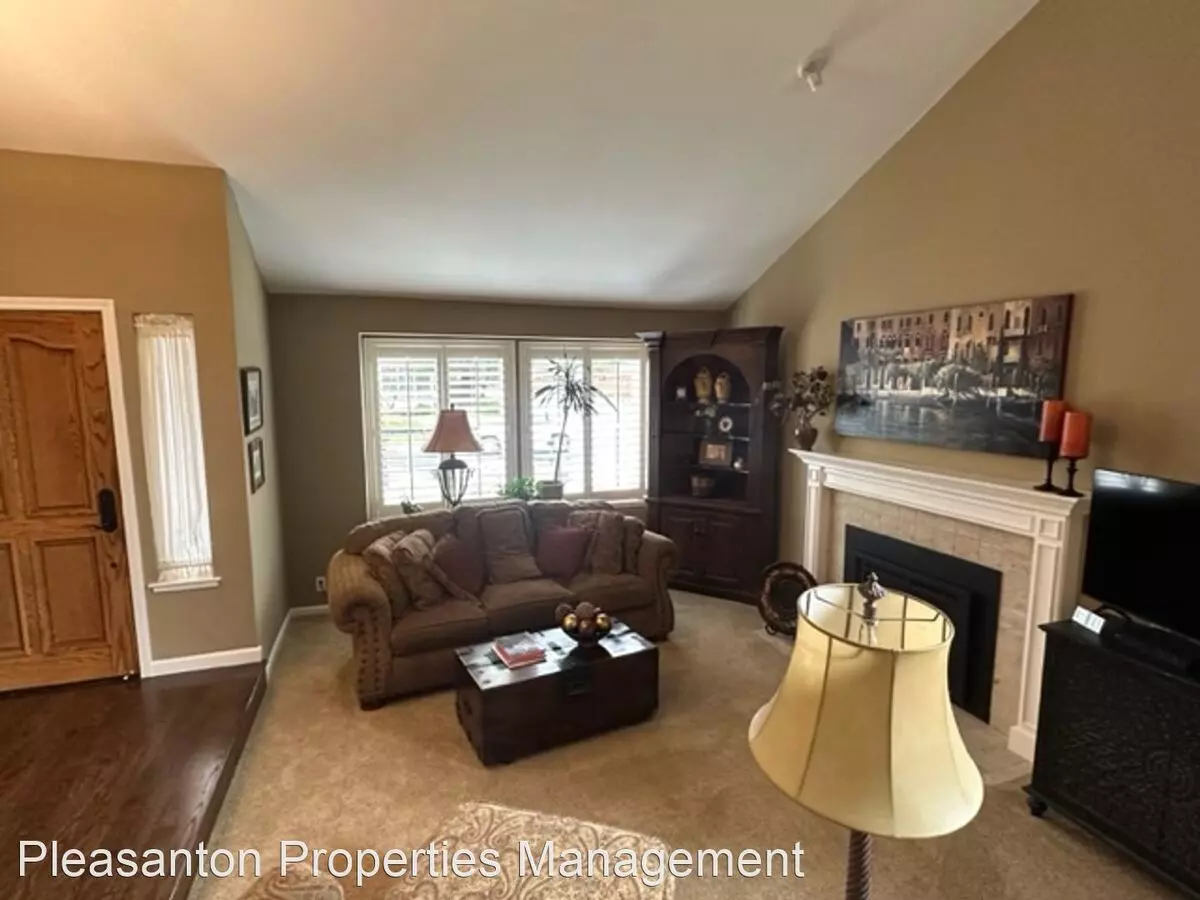 5 Carlyle Ct photo 2