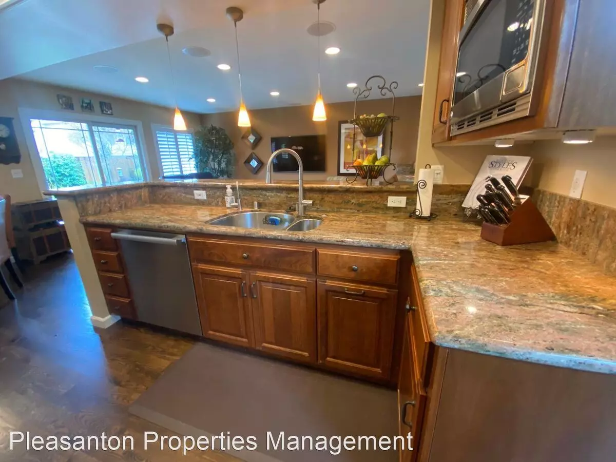 5 Carlyle Ct photo 3