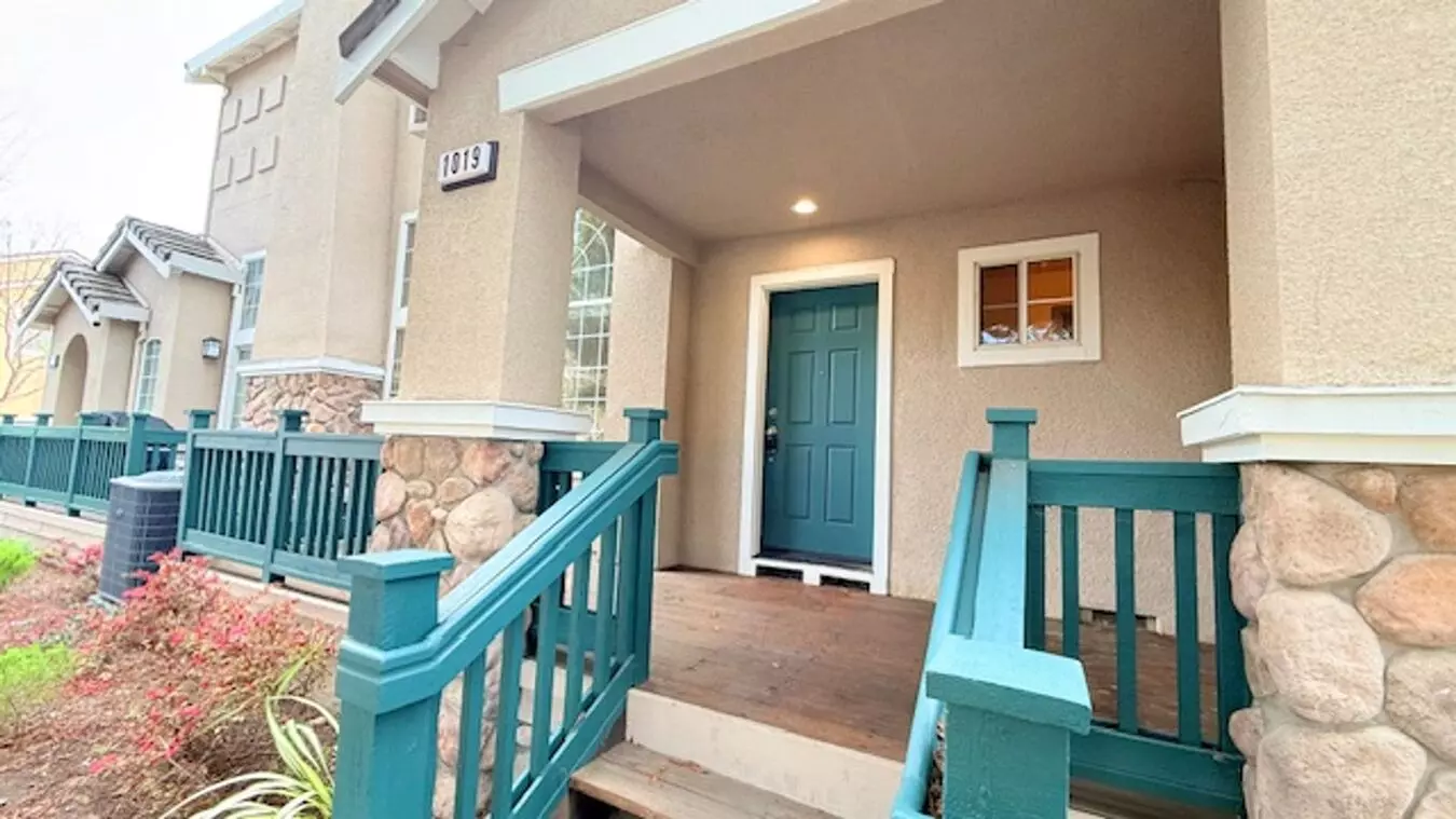Beautiful 3bd/2.5ba, Multi-level Townhome In The Shadowhawk Community In Danville- Available Now! photo 2