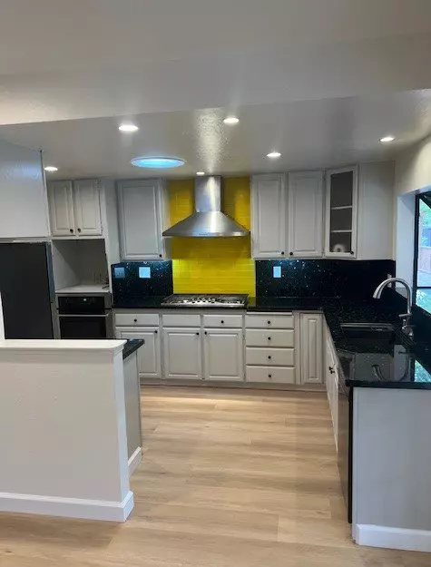 180 Maiden Ln photo 3