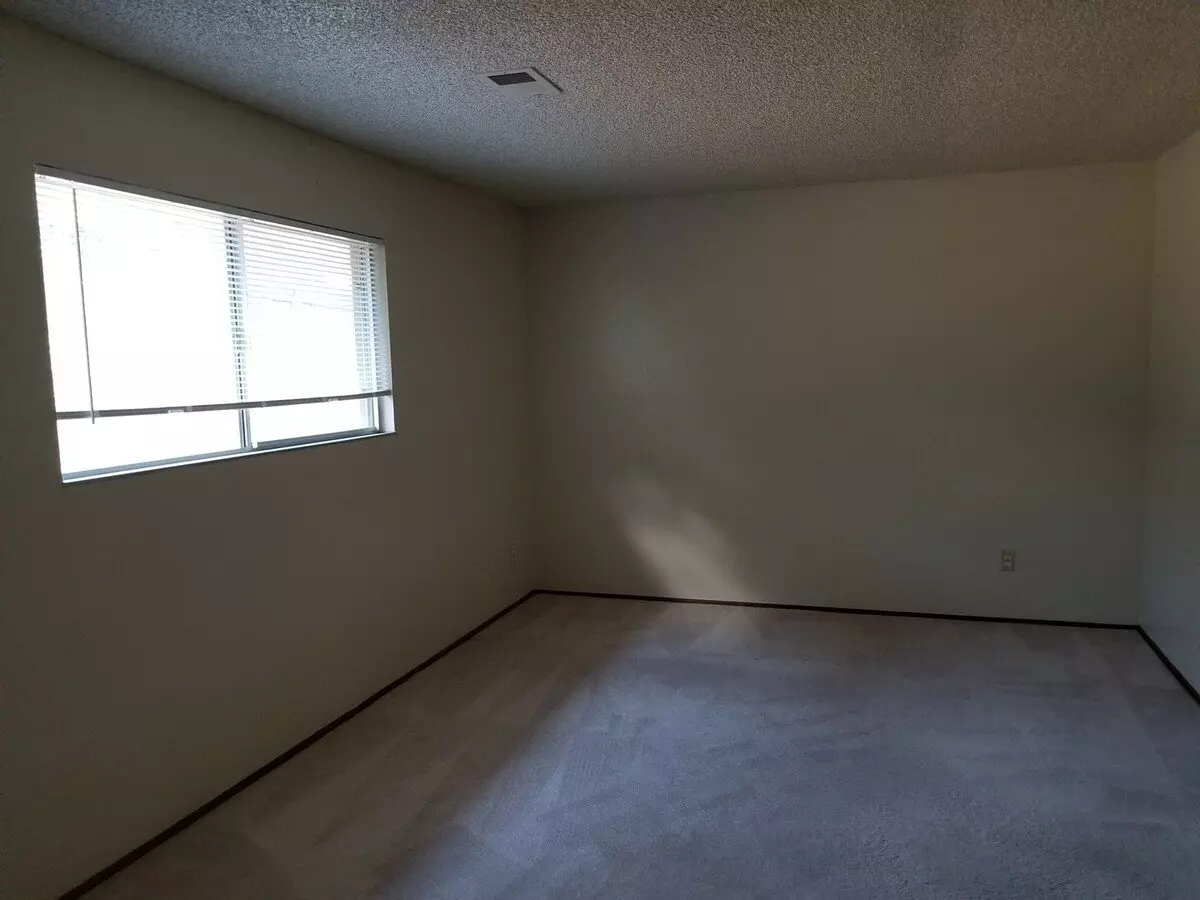 Gorgeous 3 Bedroom, 2 Bath Home In Great Location photo 4