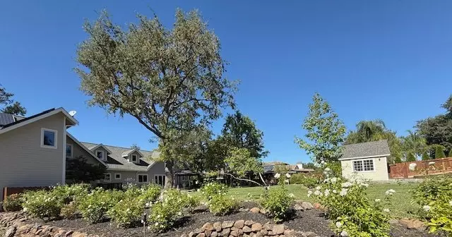 352 La Questa Dr photo 2
