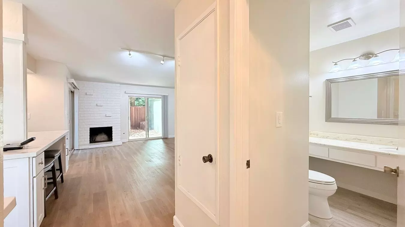 Updated And Move-in Ready 3bd/2.5ba Townhouse Near Downtown Danville- Available Now! photo 4