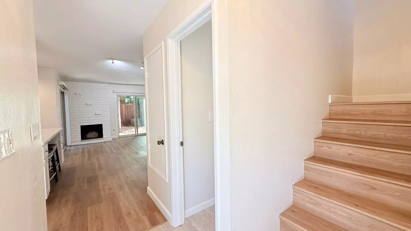 Updated And Move-in Ready 3bd/2.5ba Townhouse Near Downtown Danville- Available Now! photo 3