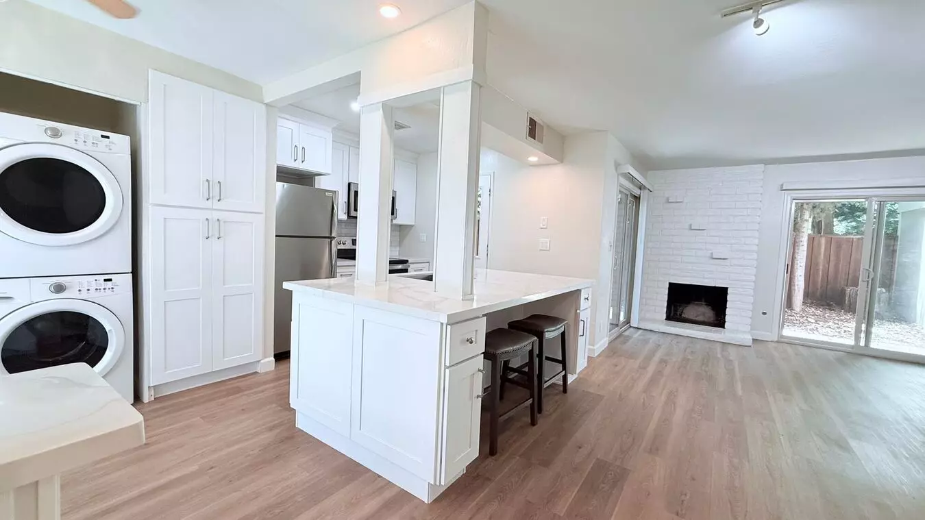 Updated And Move-in Ready 3bd/2.5ba Townhouse Near Downtown Danville- Available Now! photo 5