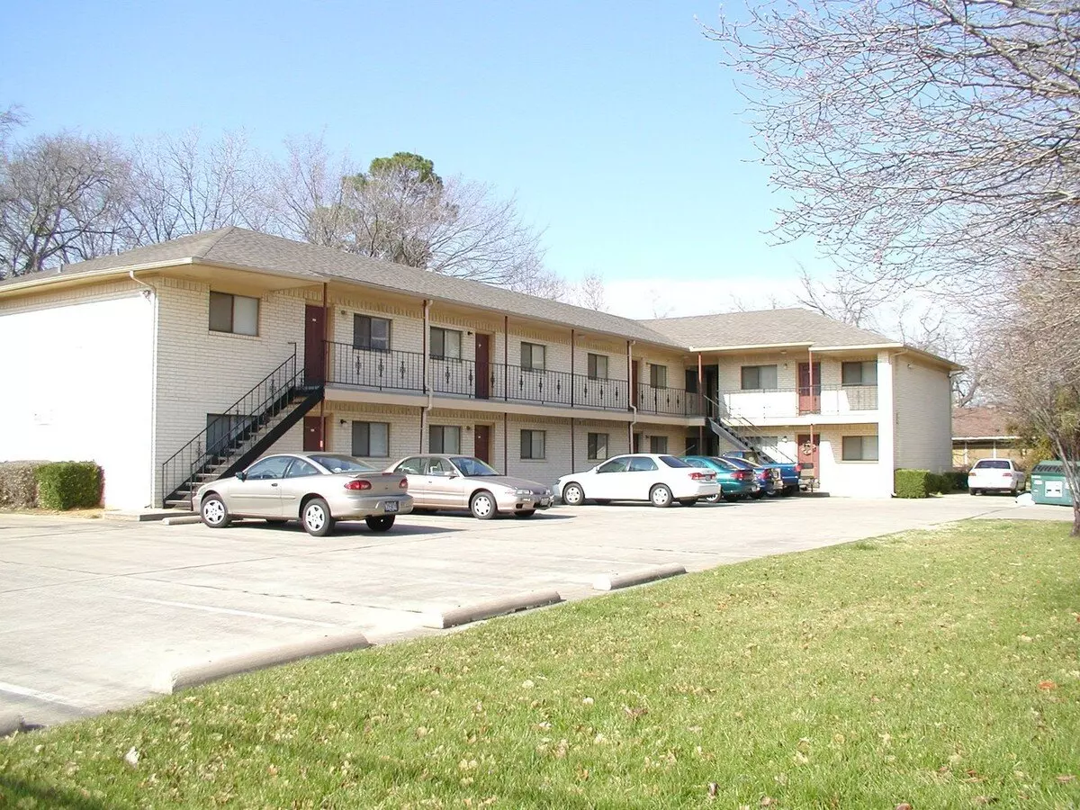 1700 West Hickory Street, Denton, TX 76201 photo 3
