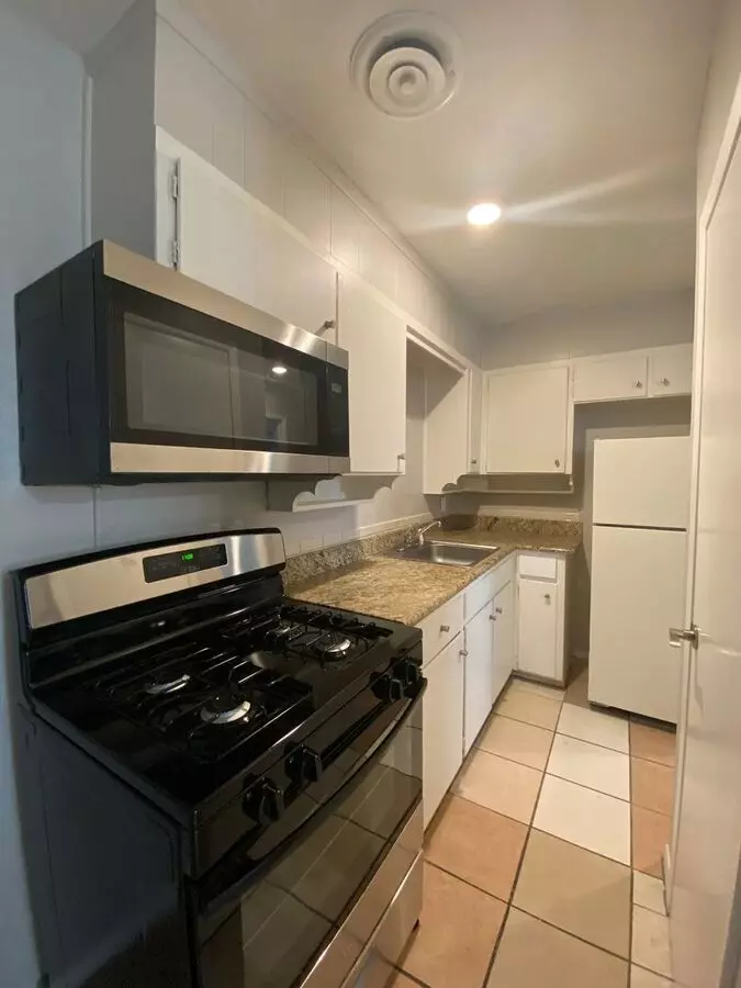 2428 and 2505 Louise Street photo 2