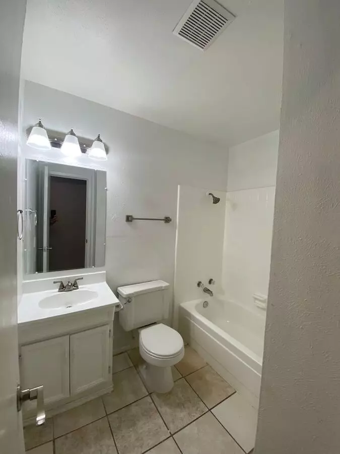 2428 and 2505 Louise Street photo 5