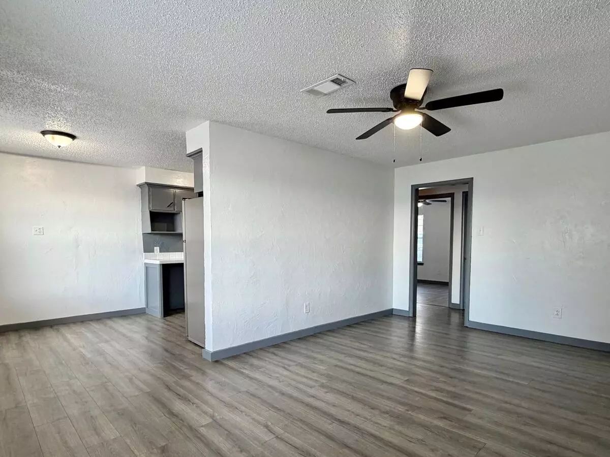 2526 Louise B, Denton, TX 76201 photo 3