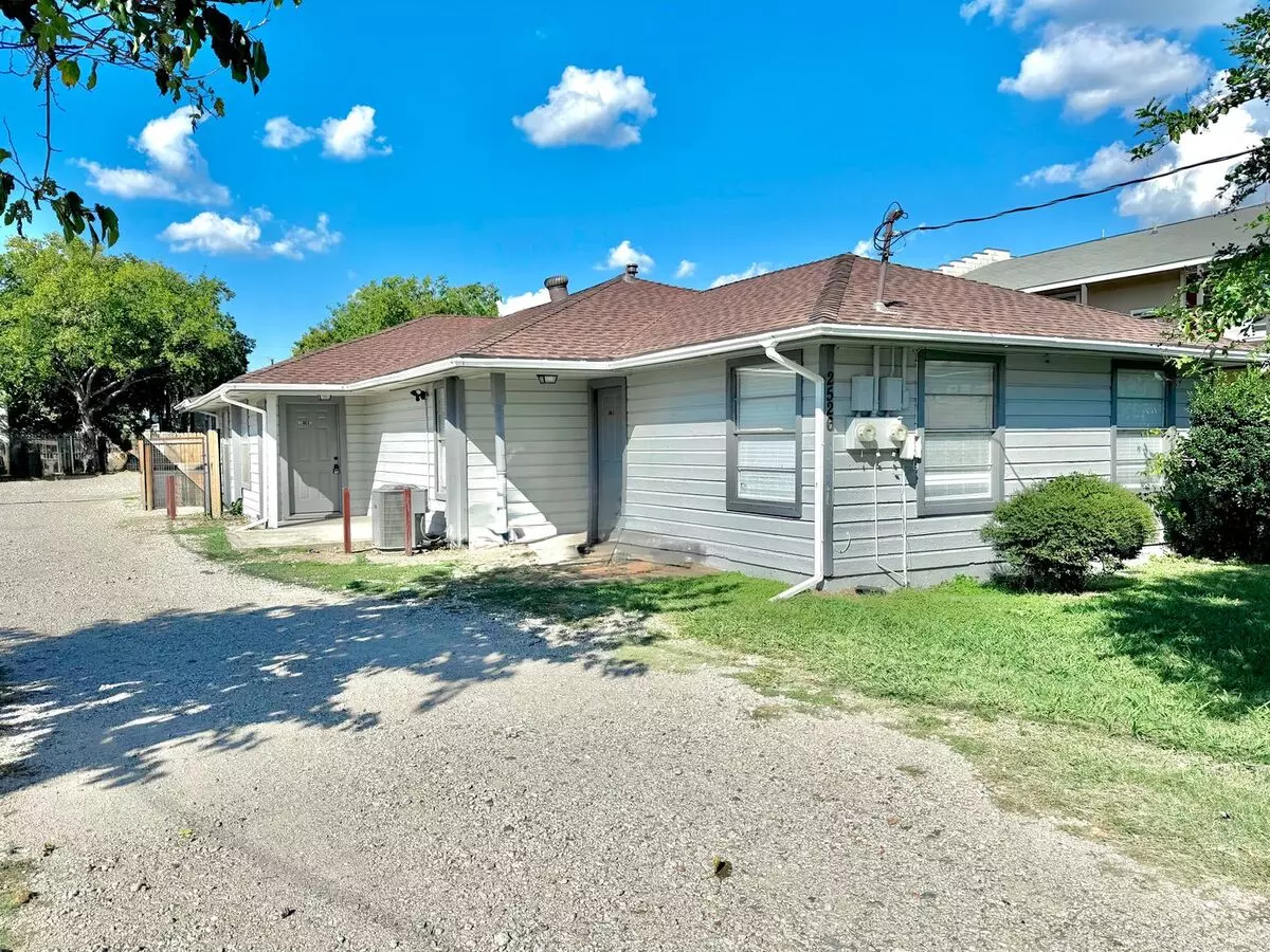2526 Louise B, Denton, TX 76201 photo 4