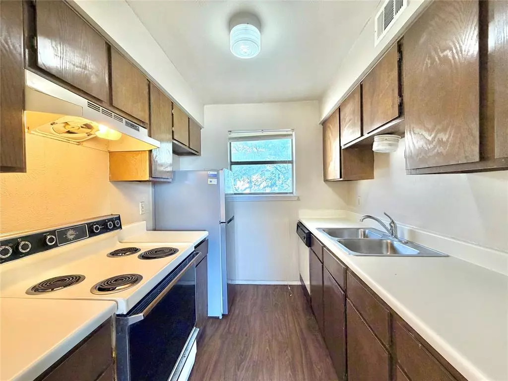 2526 W Prairie photo 2