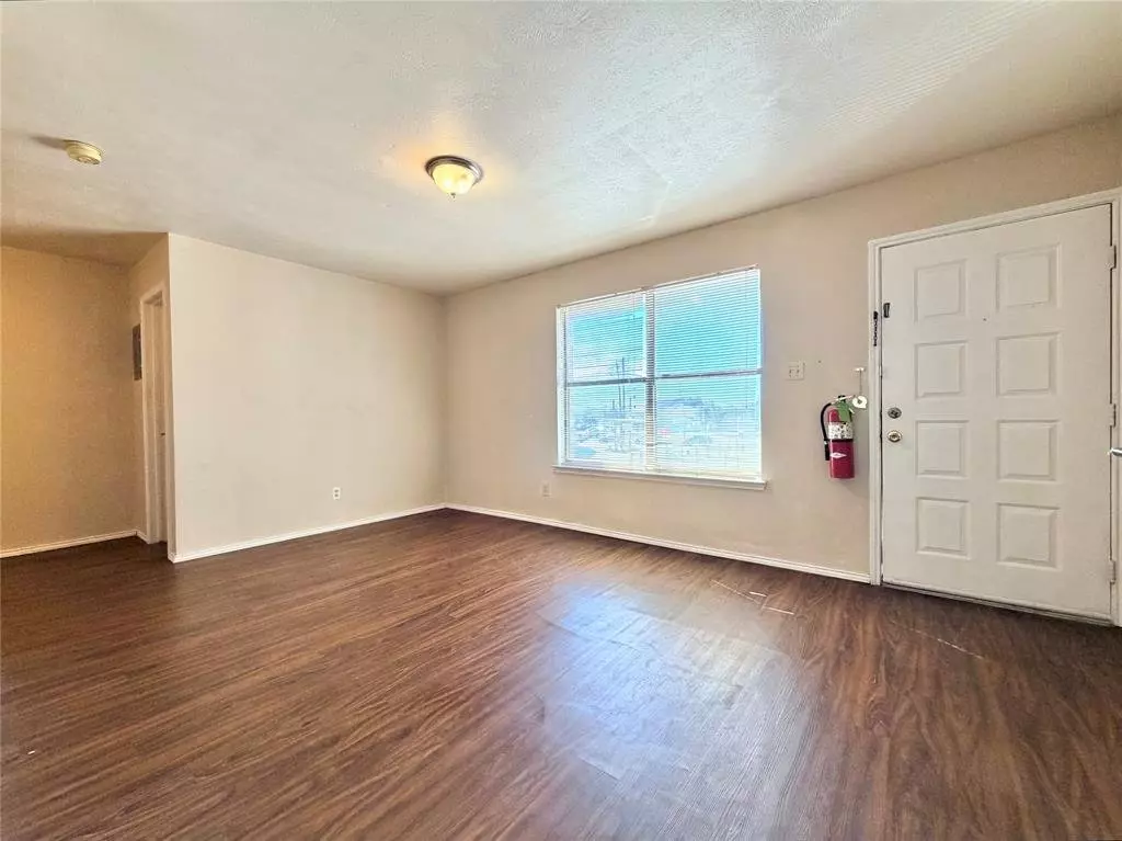 2526 W Prairie photo 4