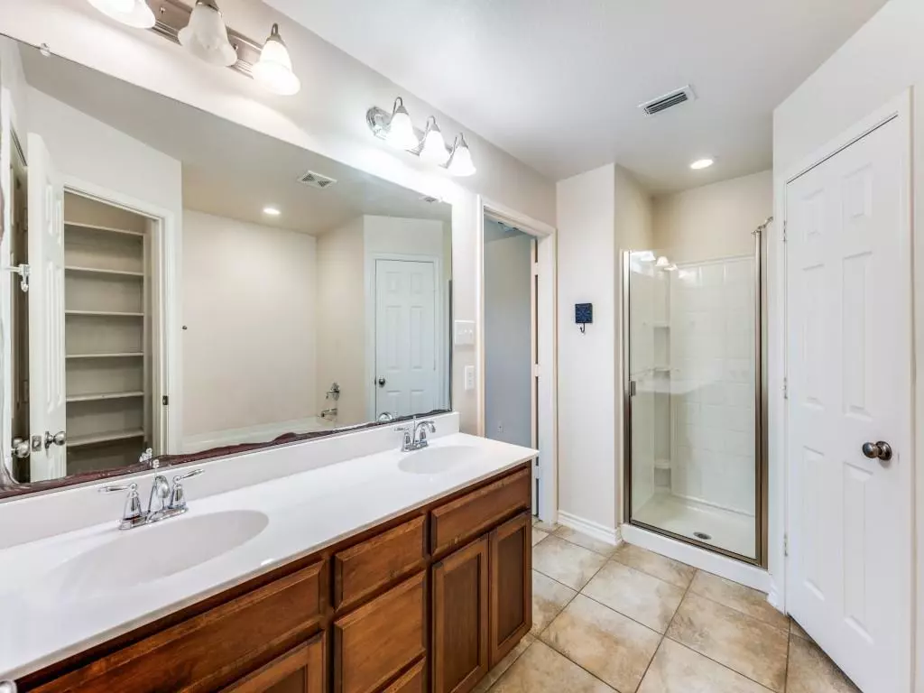 3605 Chapel Hill Lane, Denton, TX 76207 photo 2