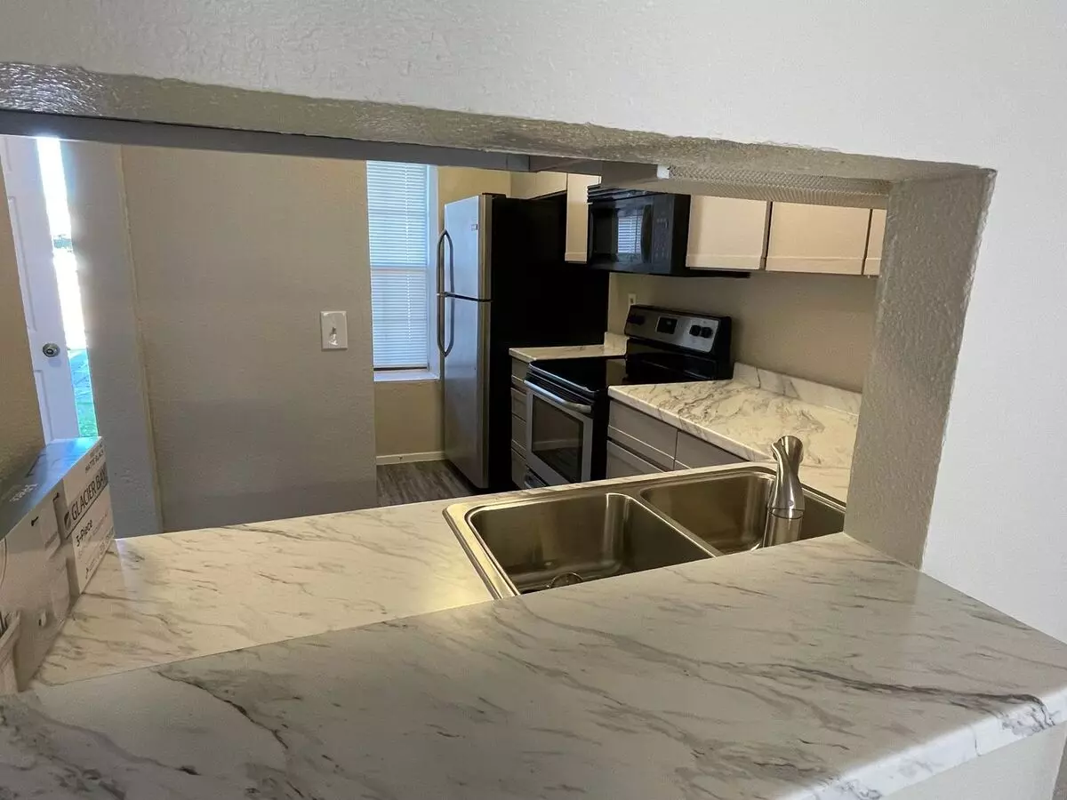 702 West Collins Street, Denton, TX 76201 photo 5
