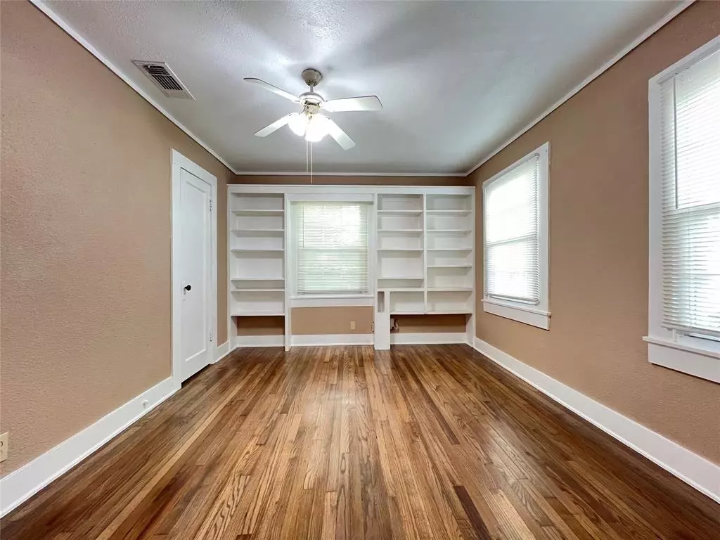 718 Coit Street, Denton, TX 76201 photo 5