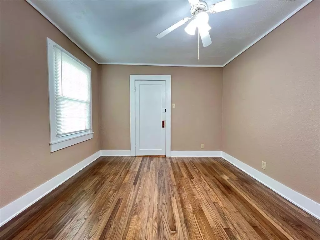 718 Coit Street, Denton, TX 76201 photo 2