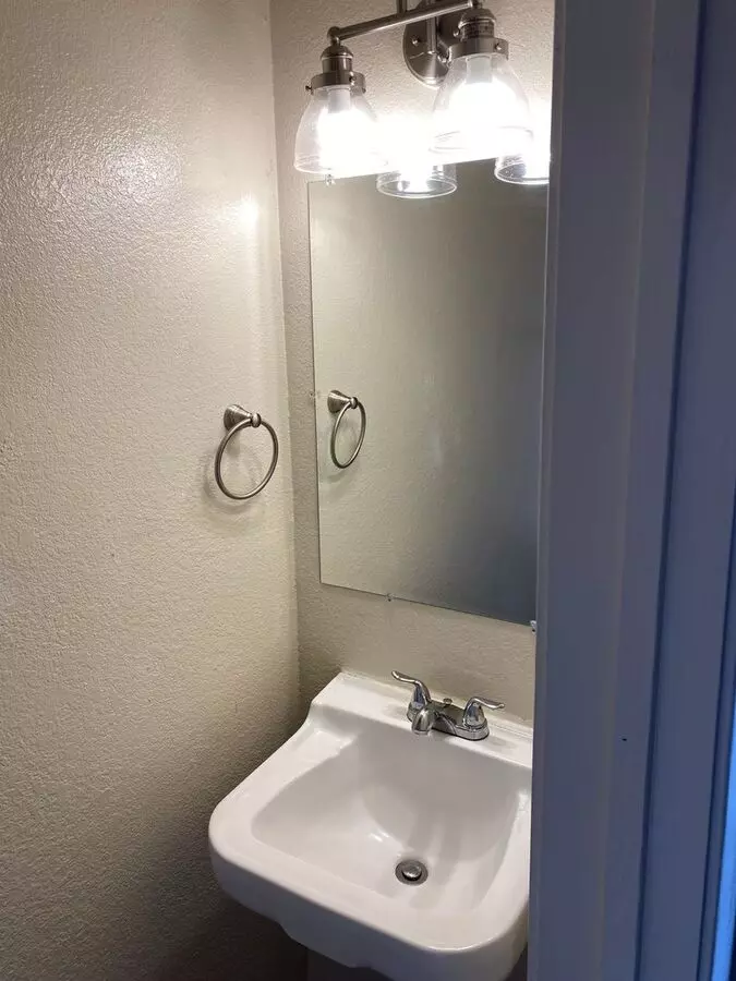 842 West Collins Street, Denton, TX 76201 photo 4