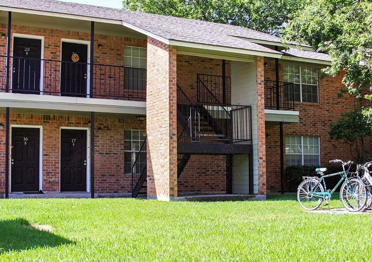 914 Cleveland Street, Denton, TX 76201 photo 3