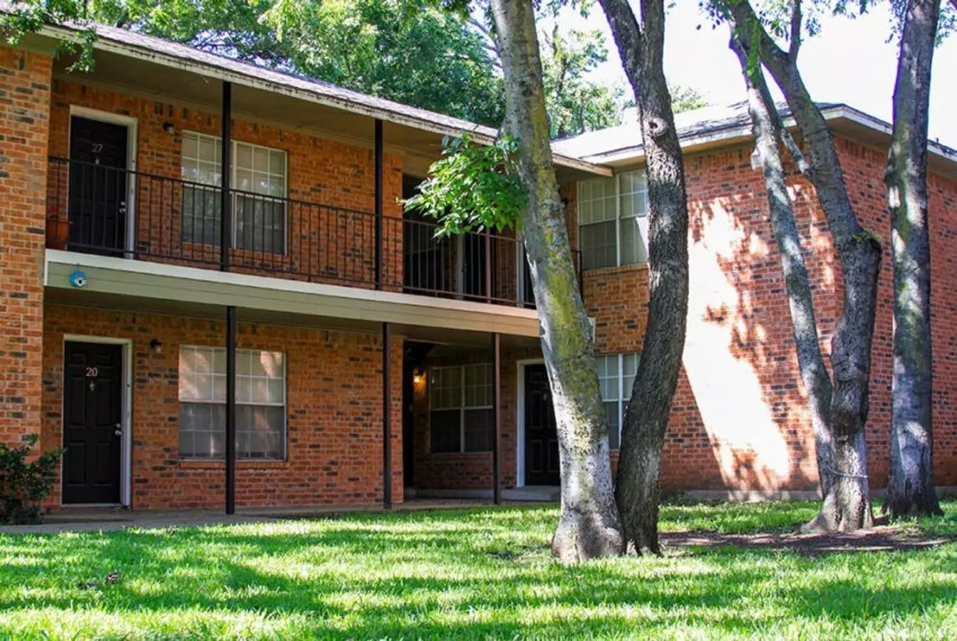 914 Cleveland Street, Denton, TX 76201 photo 2