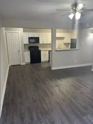 Emerald Lane photo 2
