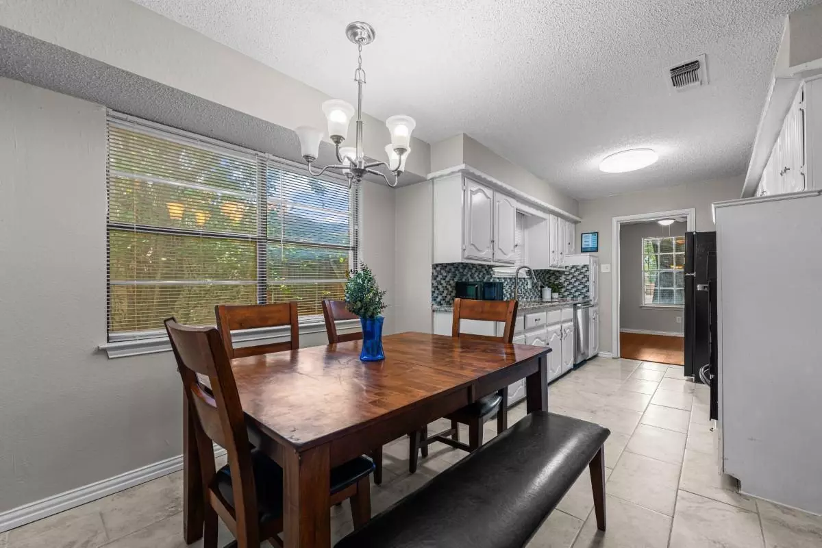 Greenbriar Dr photo 5