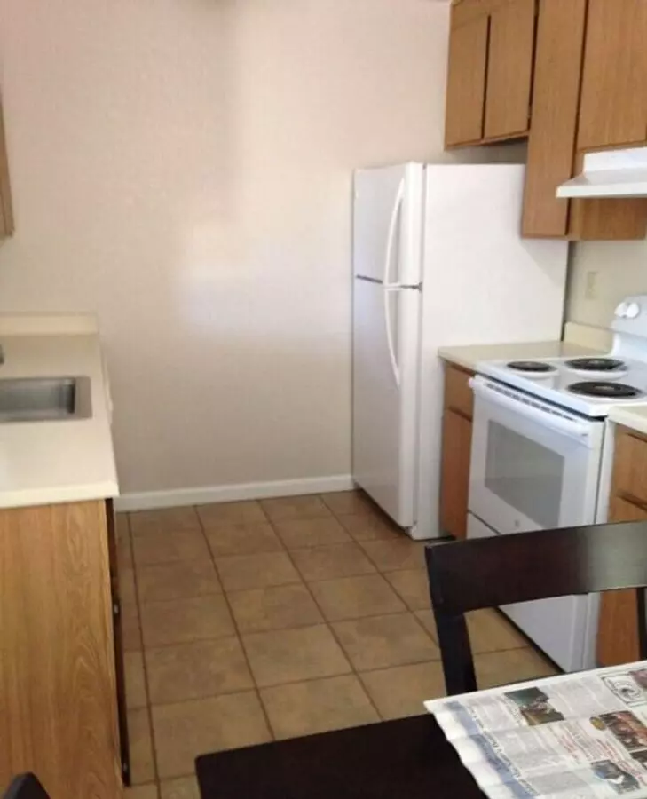 125 W Cherry St photo 3