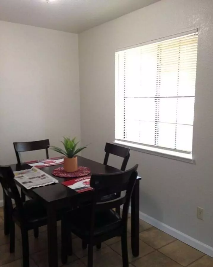 125 W Cherry St photo 5