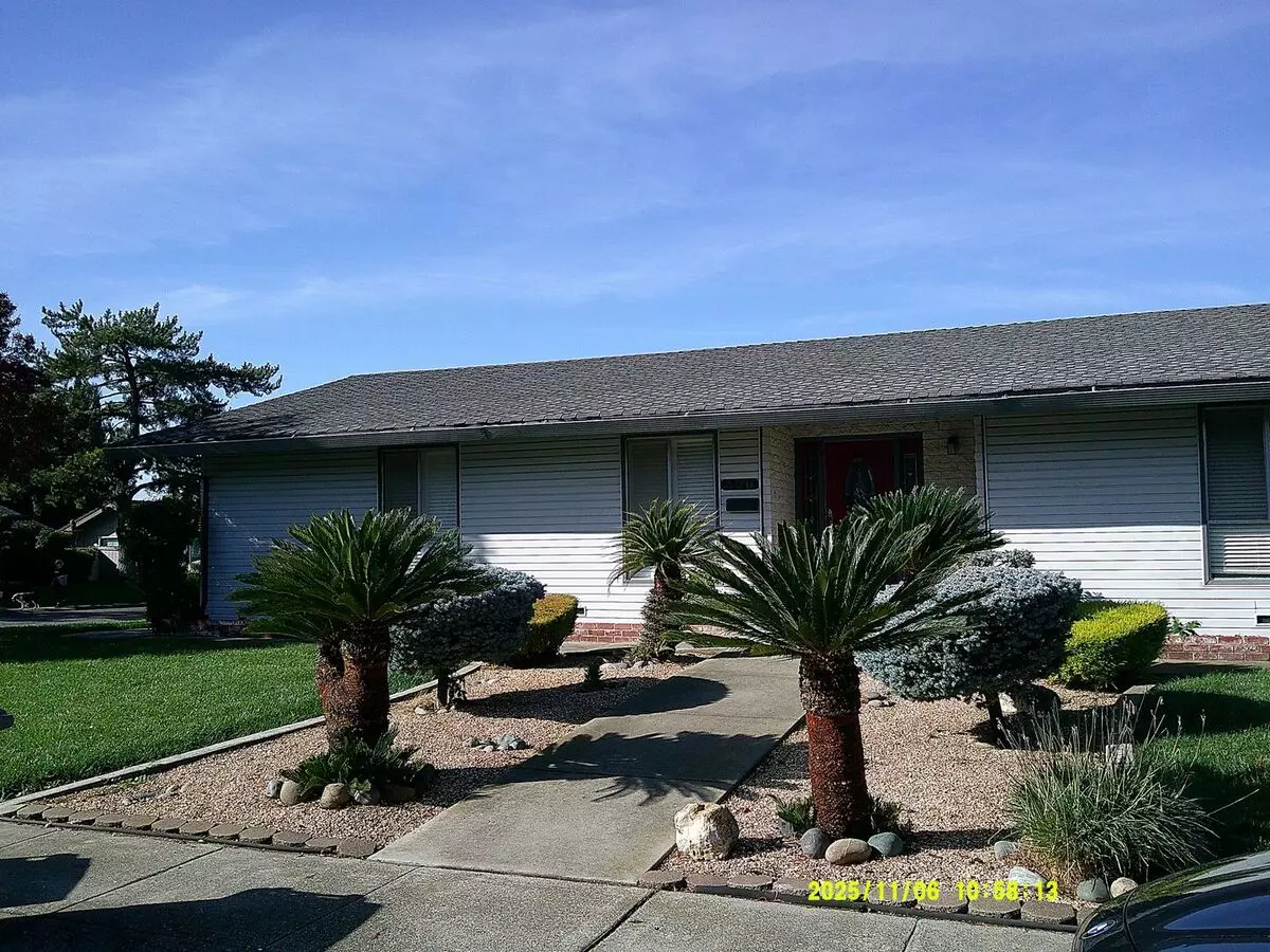 390 S Almond St photo 2