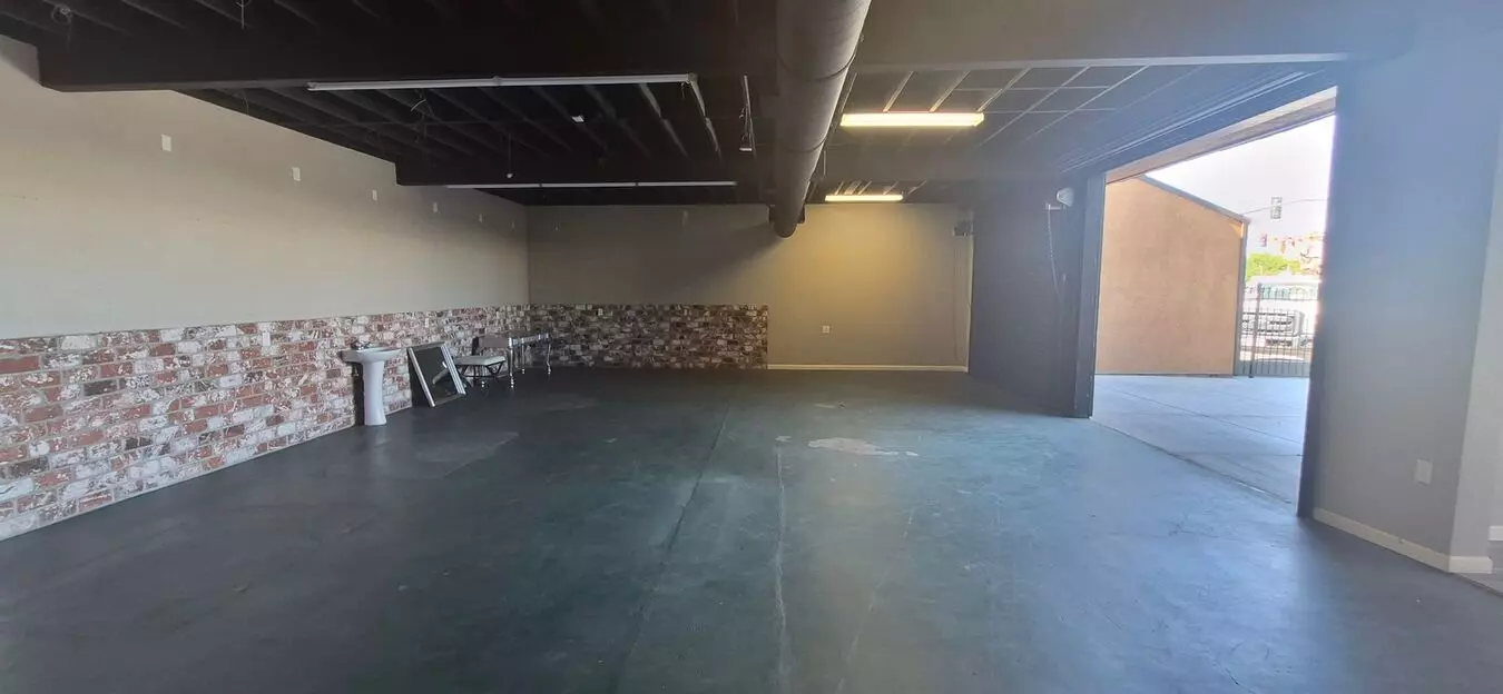 Commercial Property With A Condo Like Space On The 2nd Floor - Endless Possibilities photo 5