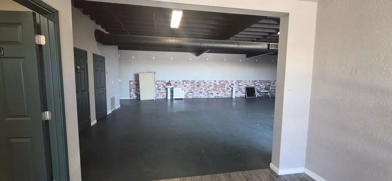 Commercial Property With A Condo Like Space On The 2nd Floor - Endless Possibilities photo 4