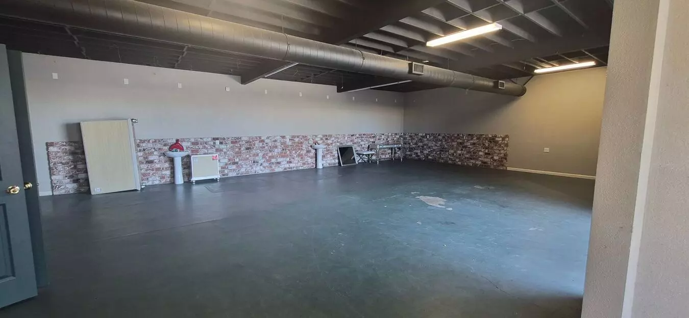 Commercial Property With A Condo Like Space On The 2nd Floor - Endless Possibilities photo 3