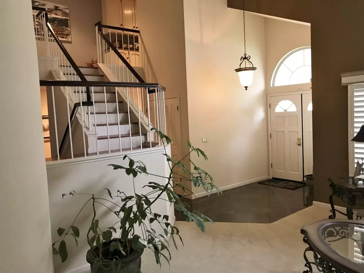 Corner Lot Modern 4 Bedroom Home Dixon *star Rentals photo 5