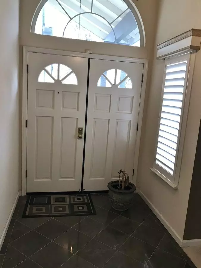 Corner Lot Modern 4 Bedroom Home Dixon *star Rentals photo 4