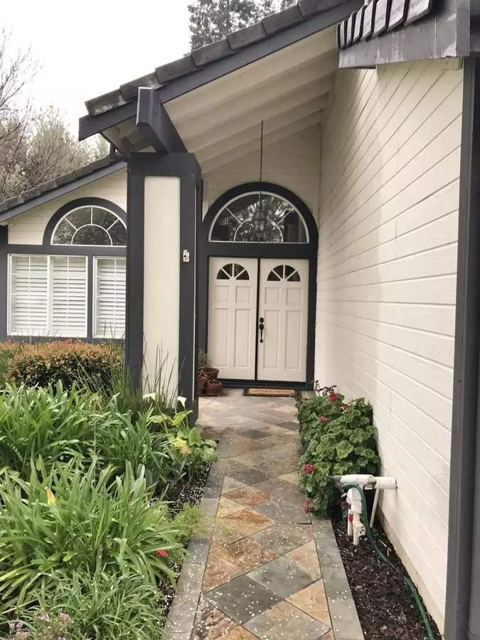 Corner Lot Modern 4 Bedroom Home Dixon *star Rentals photo 3