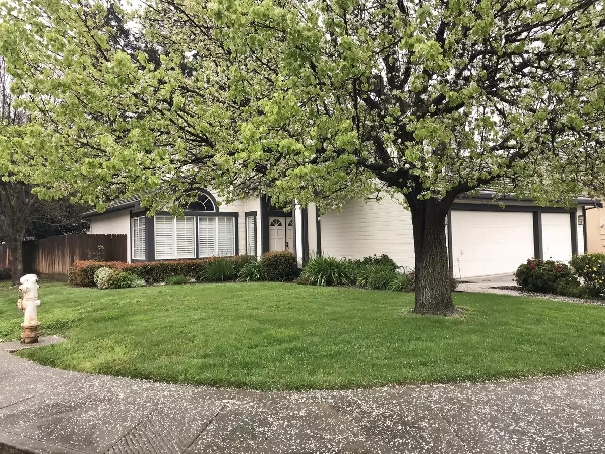 Corner Lot Modern 4 Bedroom Home Dixon *star Rentals photo 2